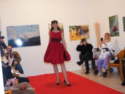 Fashion Show in der Contemplor Galerie Wien am 14. 03. 2024